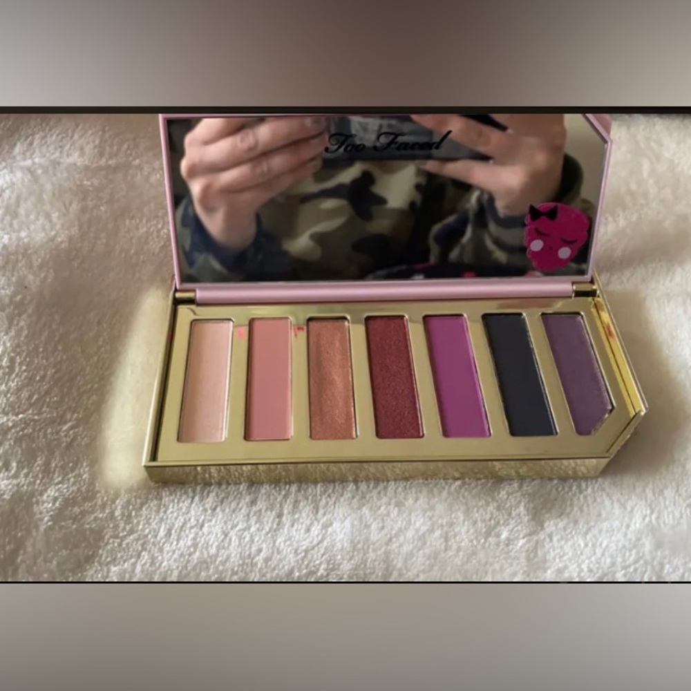 Limited edition Too faced Eyeshadow pallet